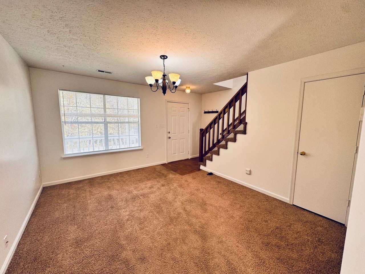 2317 Acorn St - Photo 5 of 14