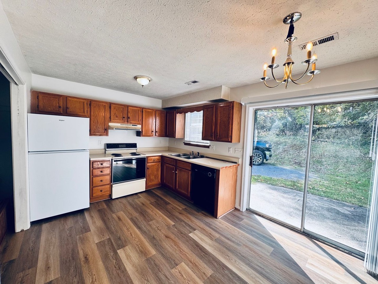 2317 Acorn St - Photo 6 of 14