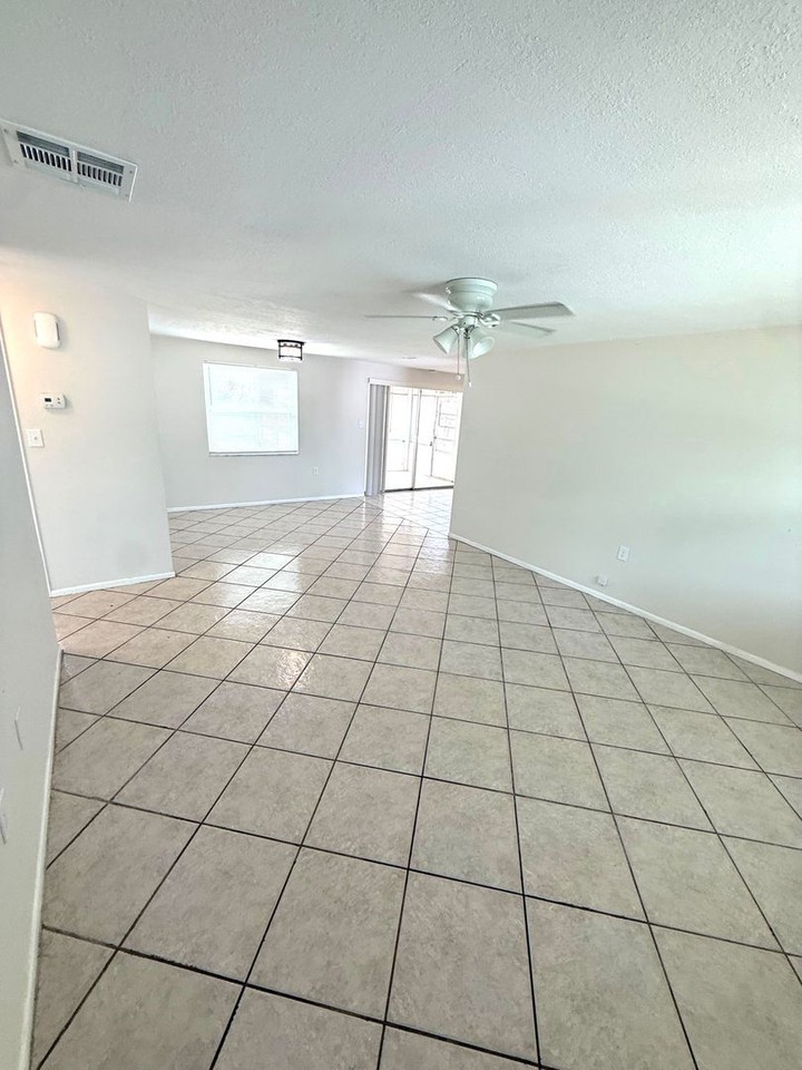 1401 Brightwell Dr - Photo 2 of 16