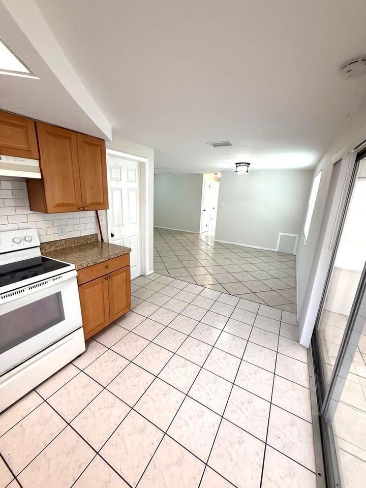 1401 Brightwell Dr - Photo 6 of 16