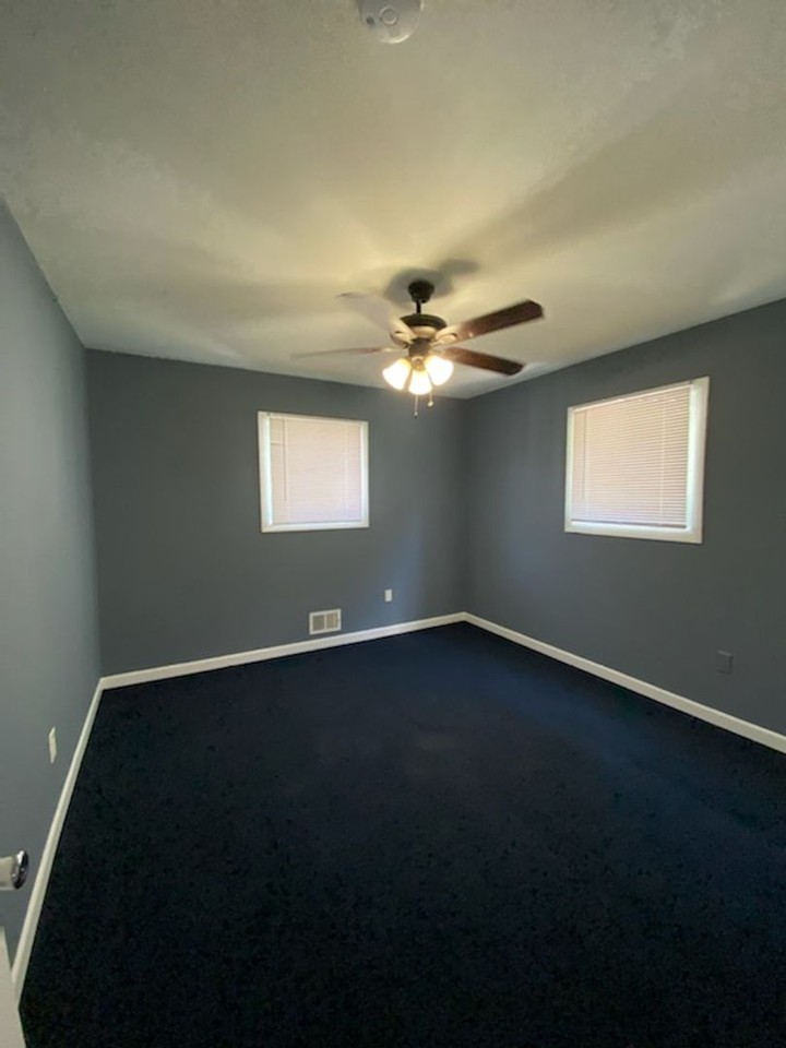 808 Bobby Rd - Photo 6 of 11