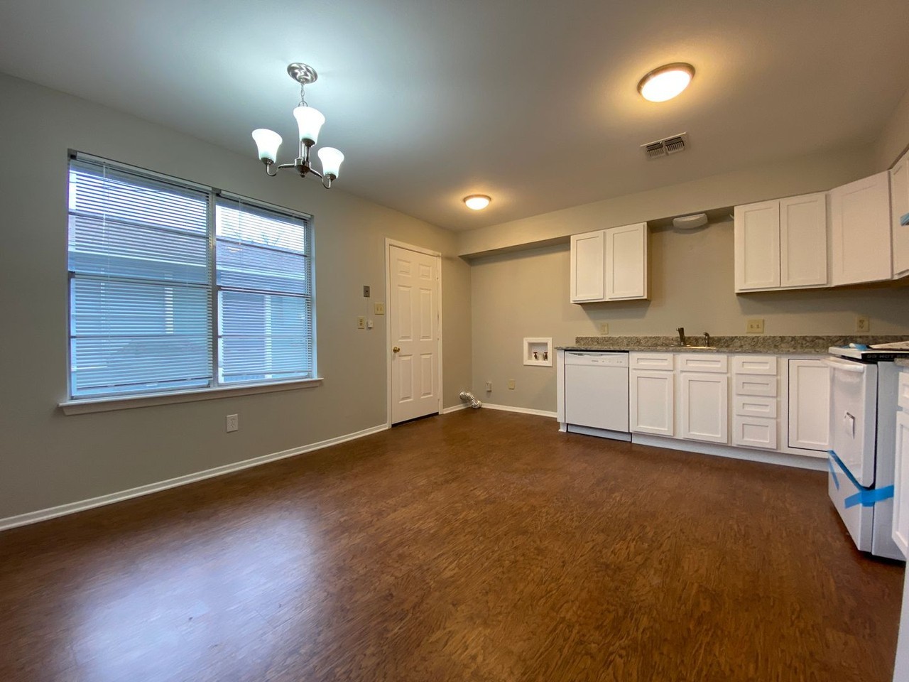 7304 Sanger Ave - Photo 3 of 7