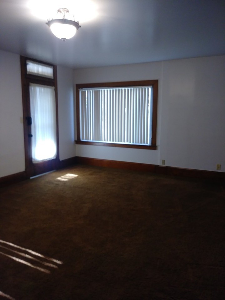397 W Gordon Ave - Photo 4 of 7