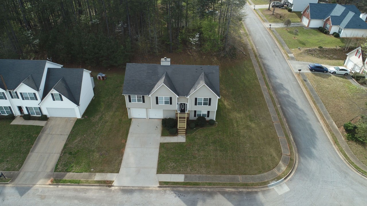 8182 Sterling Ln - Photo 3 of 42