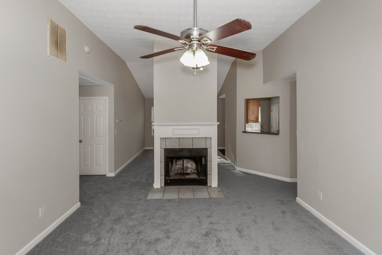 8182 Sterling Ln - Photo 4 of 42
