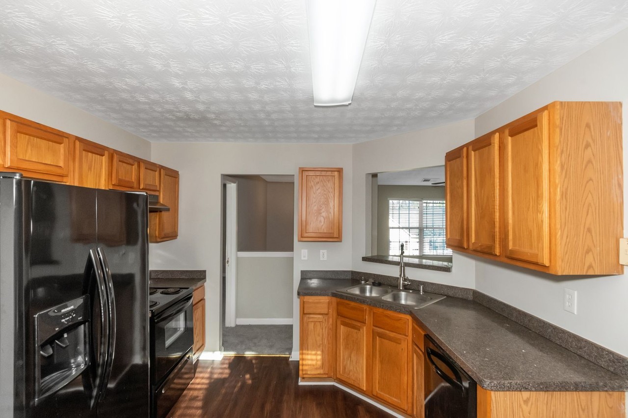 8182 Sterling Ln - Photo 5 of 42