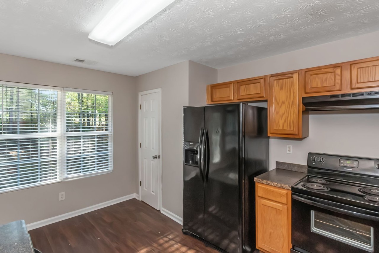 8182 Sterling Ln - Photo 7 of 42