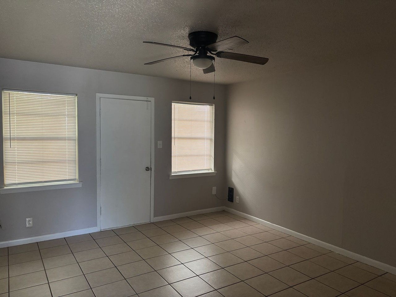 701 N Scullin Ave - Photo 2 of 10