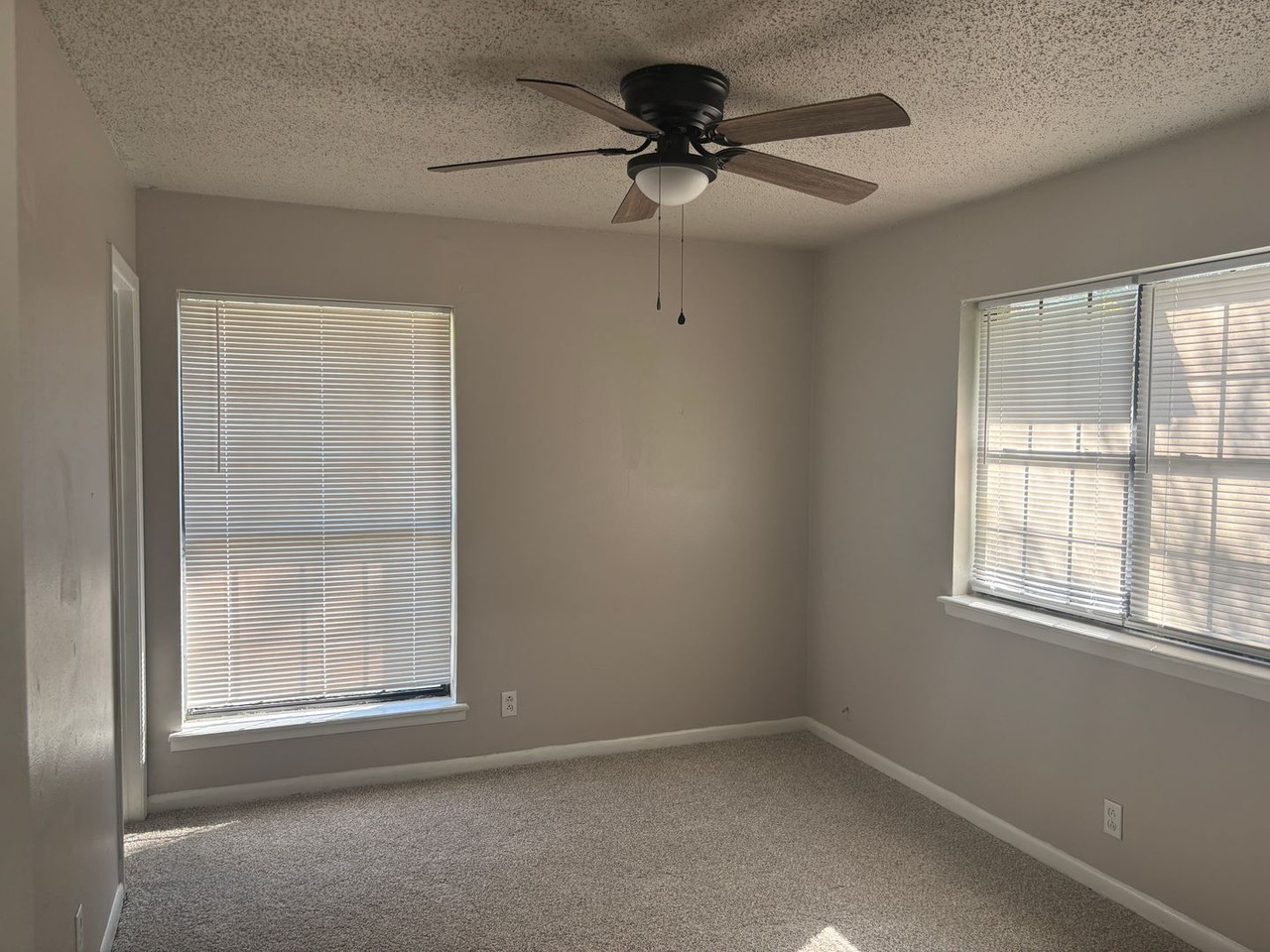 701 N Scullin Ave - Photo 4 of 10
