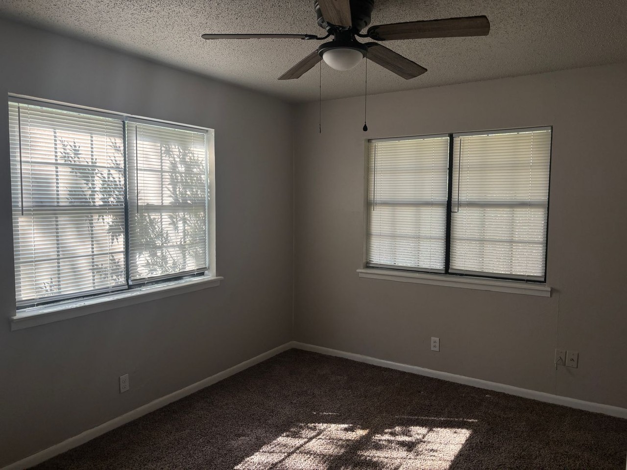 701 N Scullin Ave - Photo 5 of 10