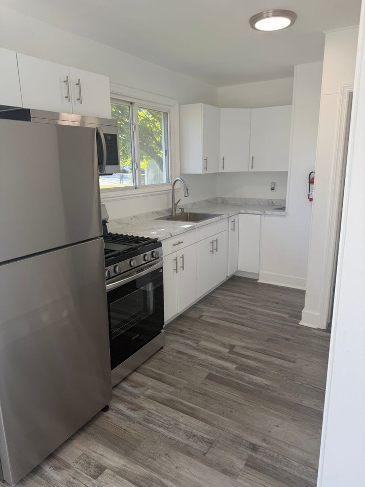 505 Shaw Ave - Photo 4 of 15