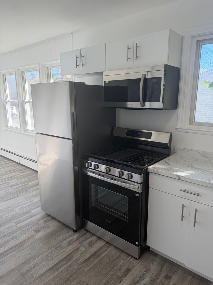 505 Shaw Ave - Photo 5 of 15