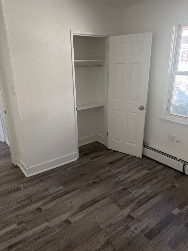 505 Shaw Ave - Photo 6 of 15