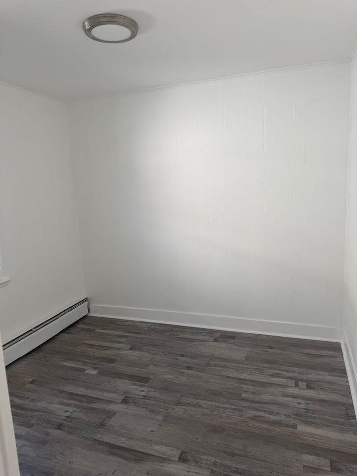 505 Shaw Ave - Photo 7 of 15