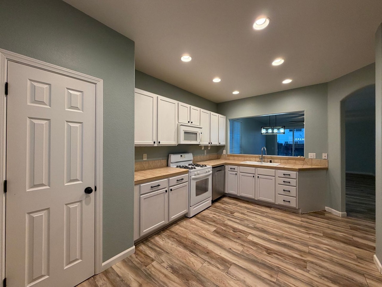 1194 Mountain Rose Dr - Photo 2 of 26