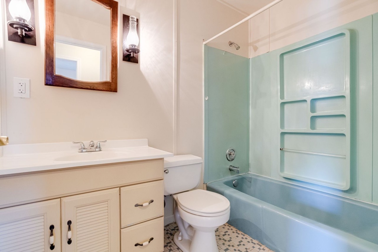 461B Oakton Rd - Photo 3 of 9