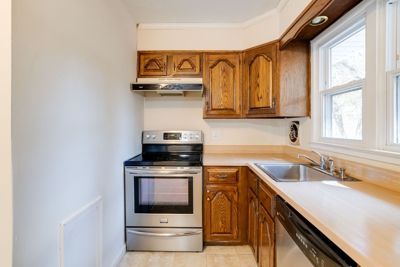 461B Oakton Rd - Photo 6 of 9