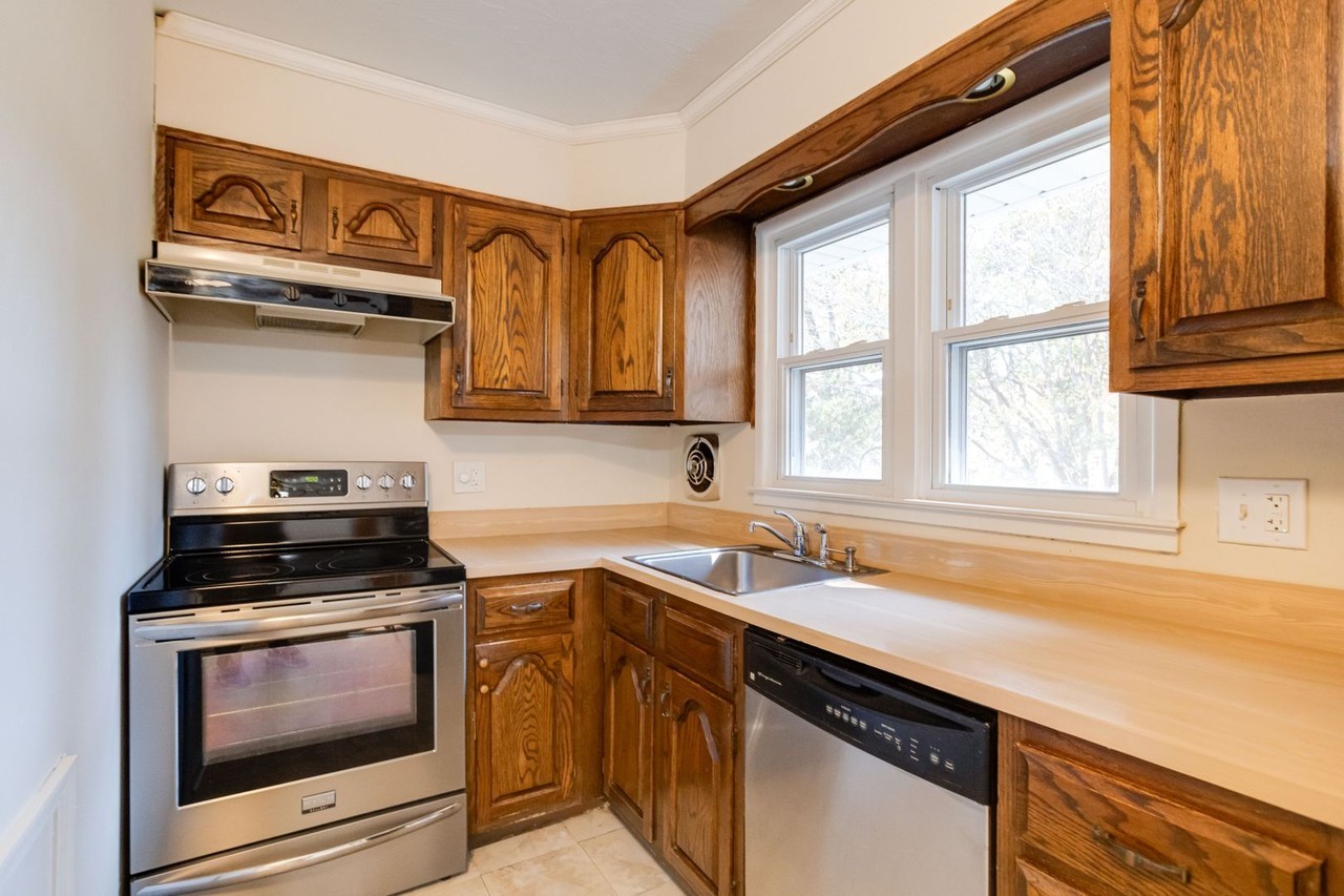 461B Oakton Rd - Photo 7 of 9