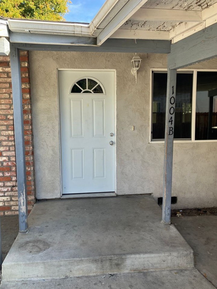 1004 Gemini Ct #B - Photo 2 of 18