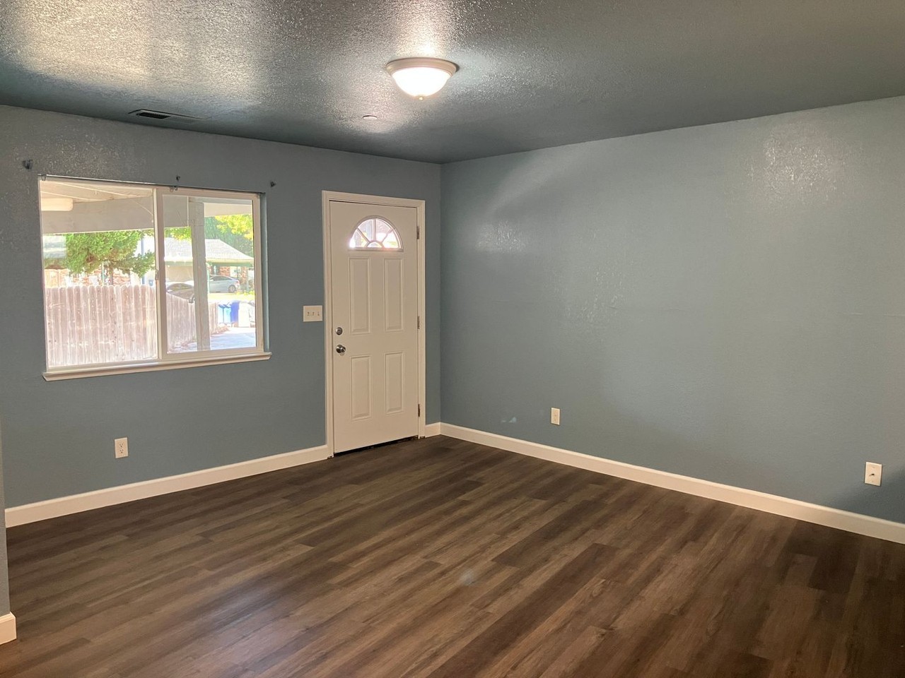 1004 Gemini Ct #B - Photo 3 of 18