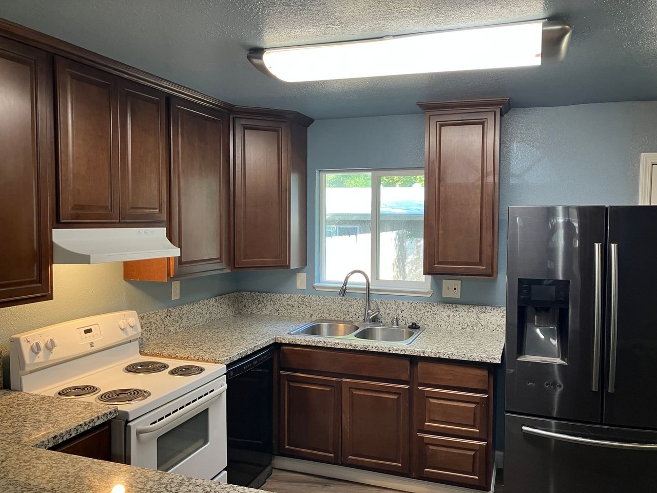 1004 Gemini Ct #B - Photo 5 of 18