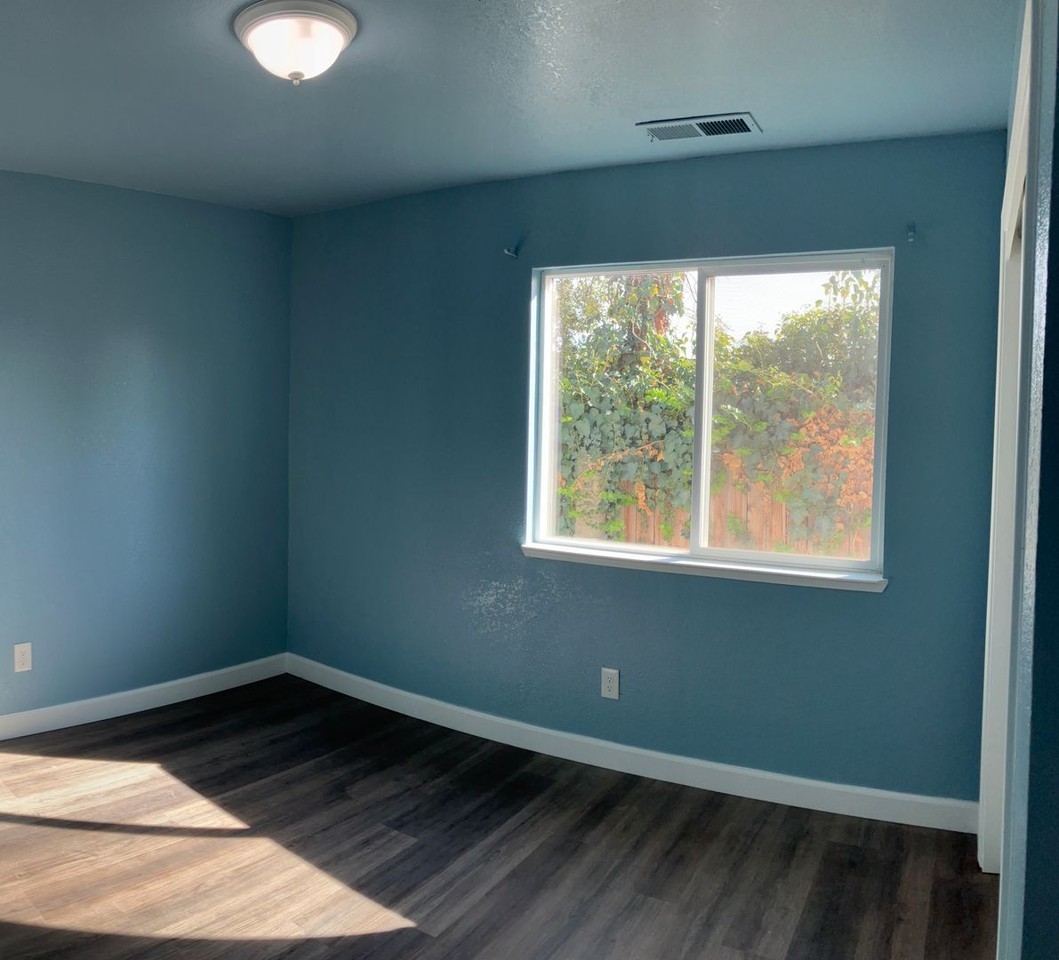 1004 Gemini Ct #B - Photo 7 of 18