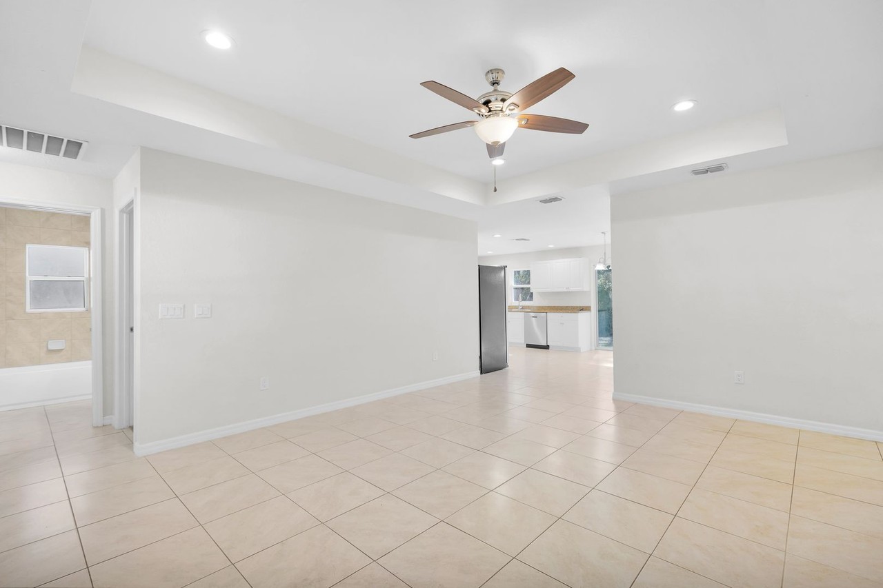 20 Locust Dr - Photo 4 of 30