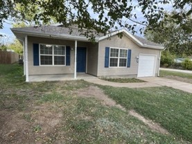 100 S Mccoy Ave - Photo 1 of 1