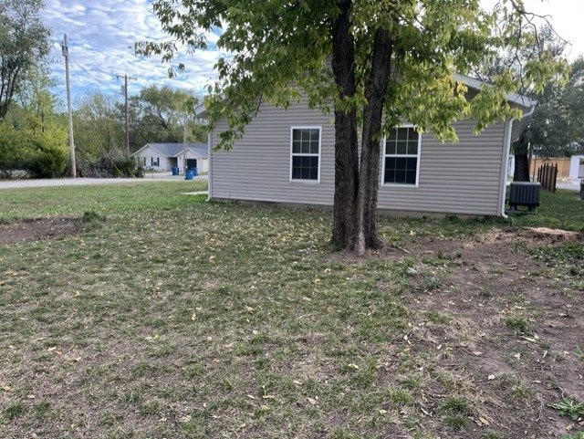 100 S Mccoy Ave - Photo 5 of 10
