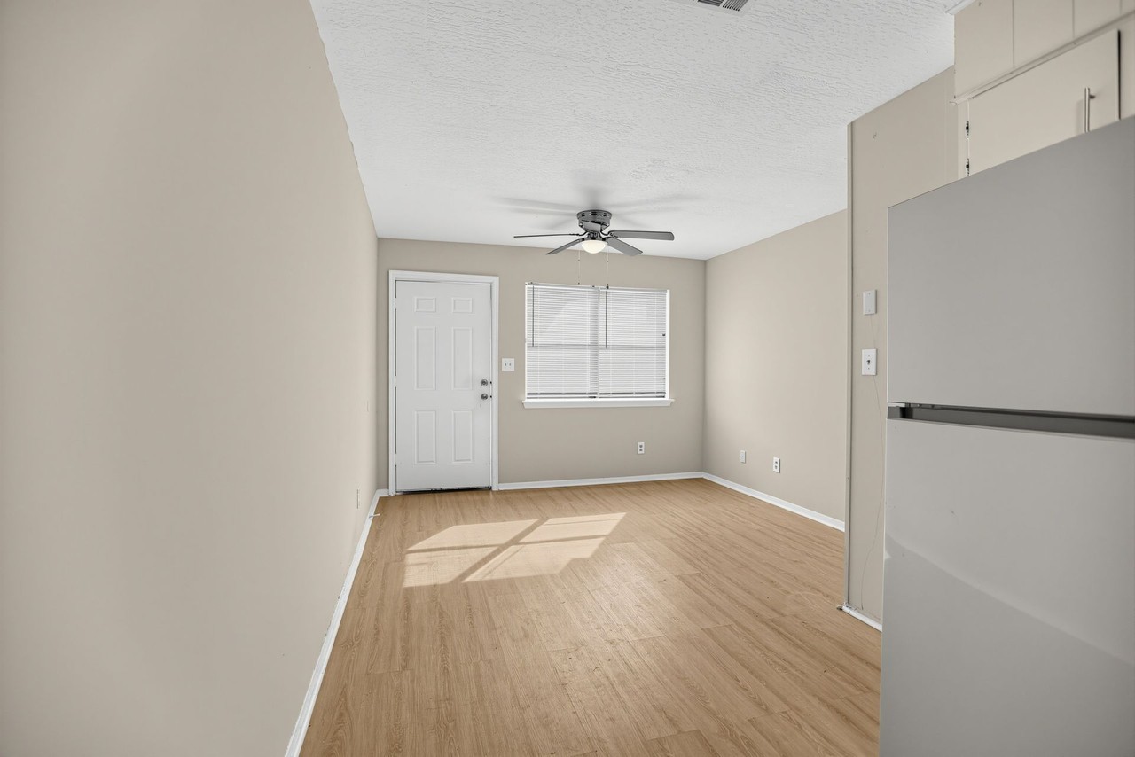 Cedarwood Apartments - Photo 4 of 33