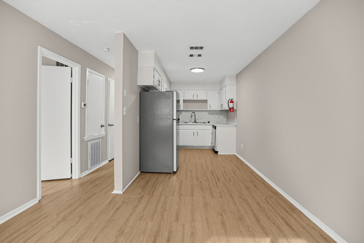 Cedarwood Apartments - Photo 5 of 33