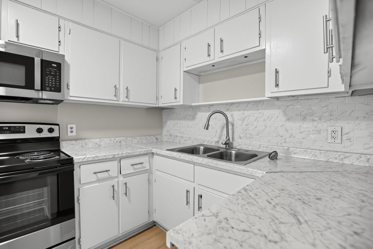 Cedarwood Apartments - Photo 6 of 33
