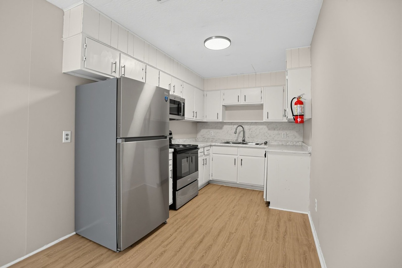Cedarwood Apartments - Photo 7 of 33