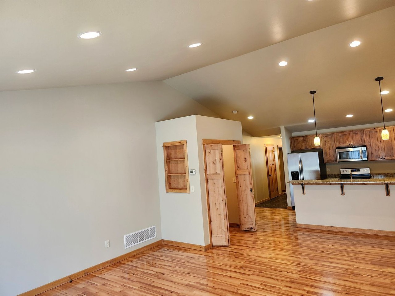 112 Molly Dr - Photo 4 of 16