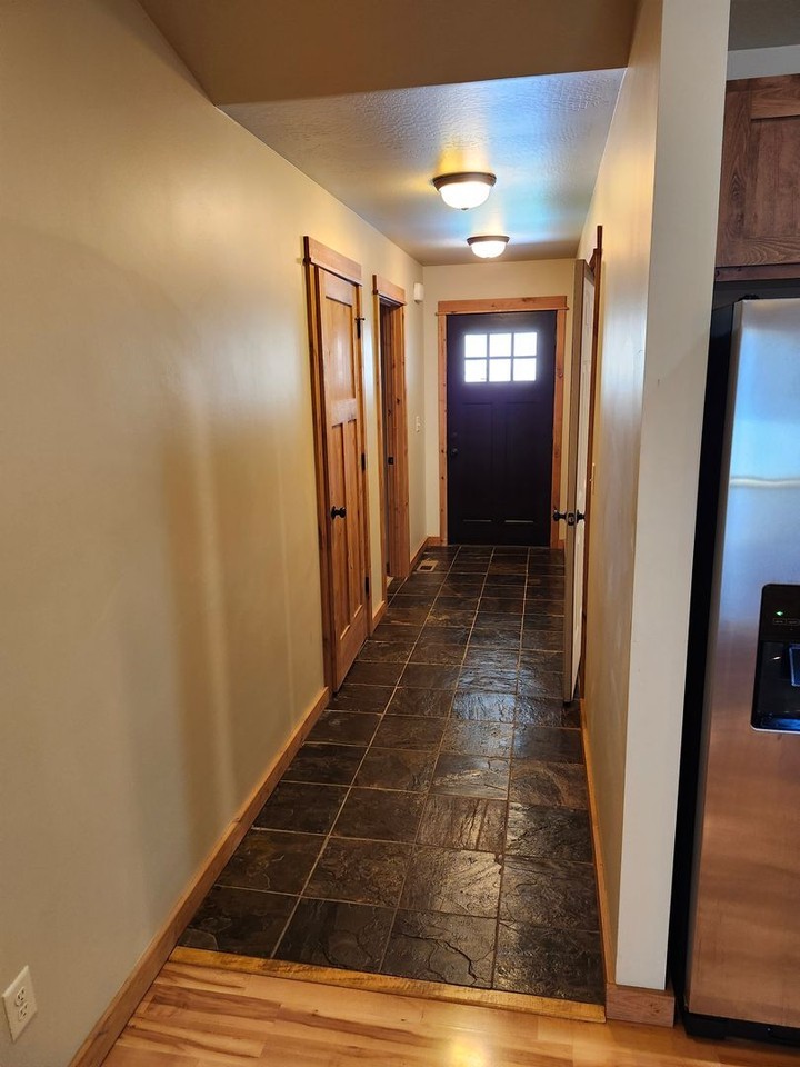 112 Molly Dr - Photo 7 of 16