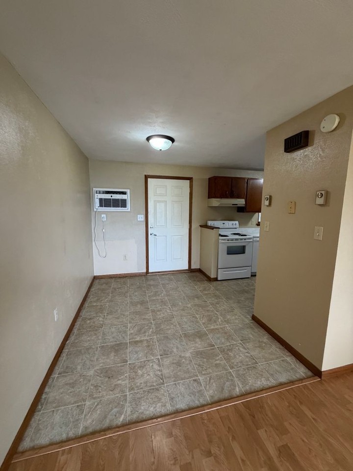 1513 7th Ave Sw - Photo 3 of 11