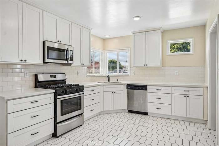 14514 Eastbrook Ave - Photo 7 of 19