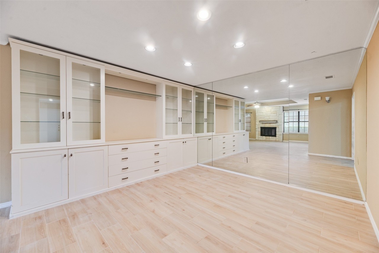 5871 Westhaven Dr - Photo 4 of 18