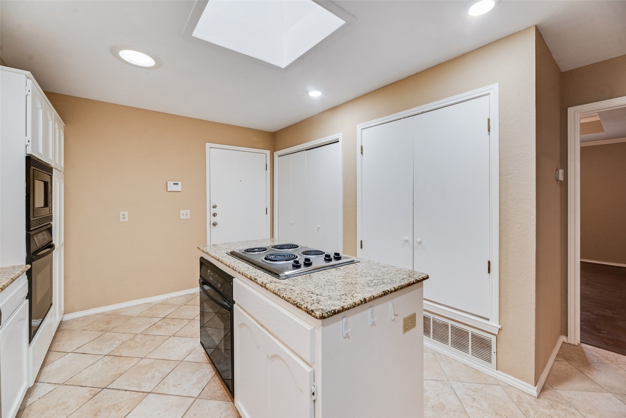 5871 Westhaven Dr - Photo 5 of 18