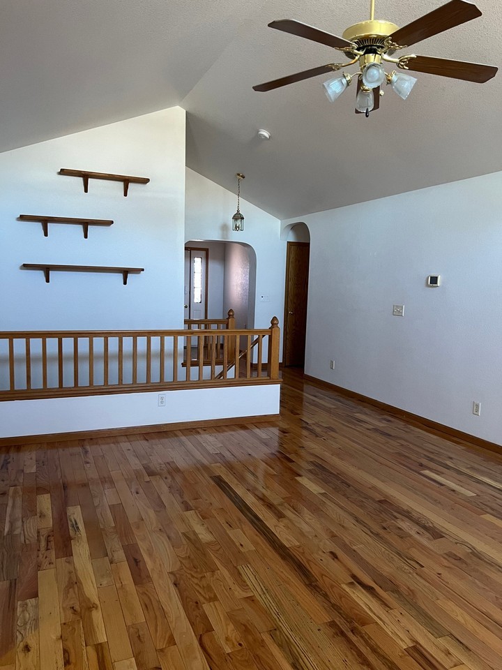 4207 W 30th St - Photo 2 of 11