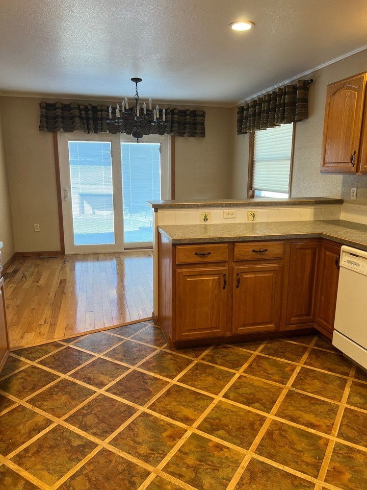 4207 W 30th St - Photo 3 of 11