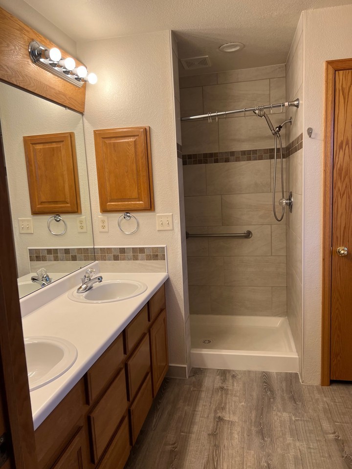 4207 W 30th St - Photo 4 of 11