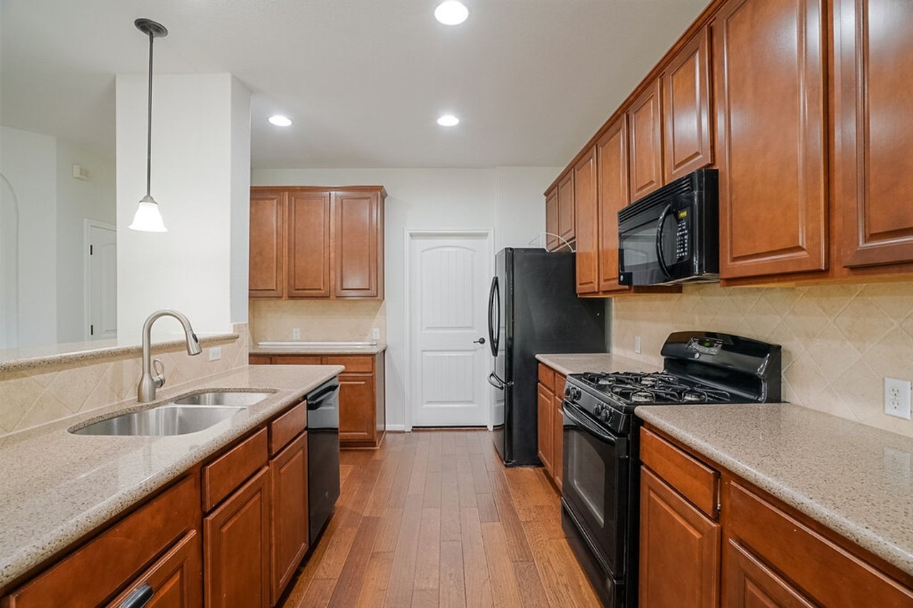2020 Greenside Trl - Photo 2 of 18