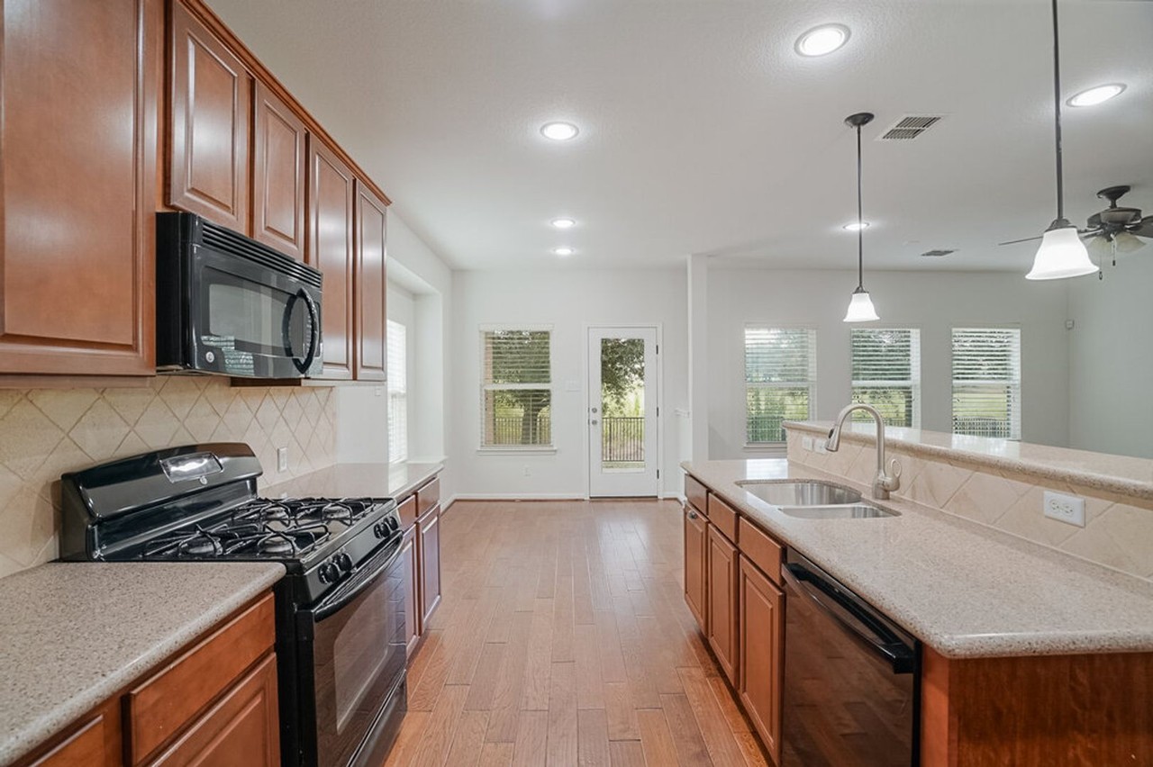 2020 Greenside Trl - Photo 3 of 18