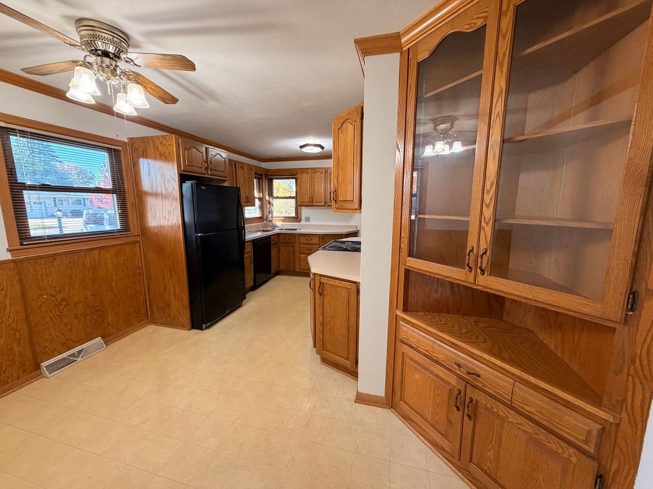 2276 S Hawthorne Park Dr - Photo 2 of 23