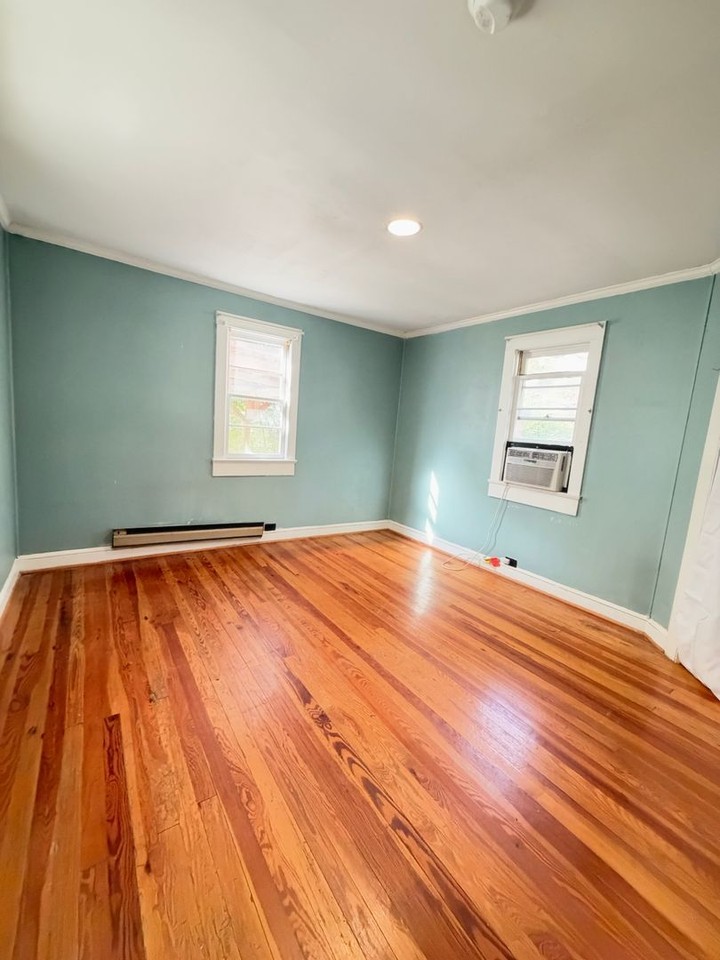 602 Capitol Landing Rd - Photo 4 of 7