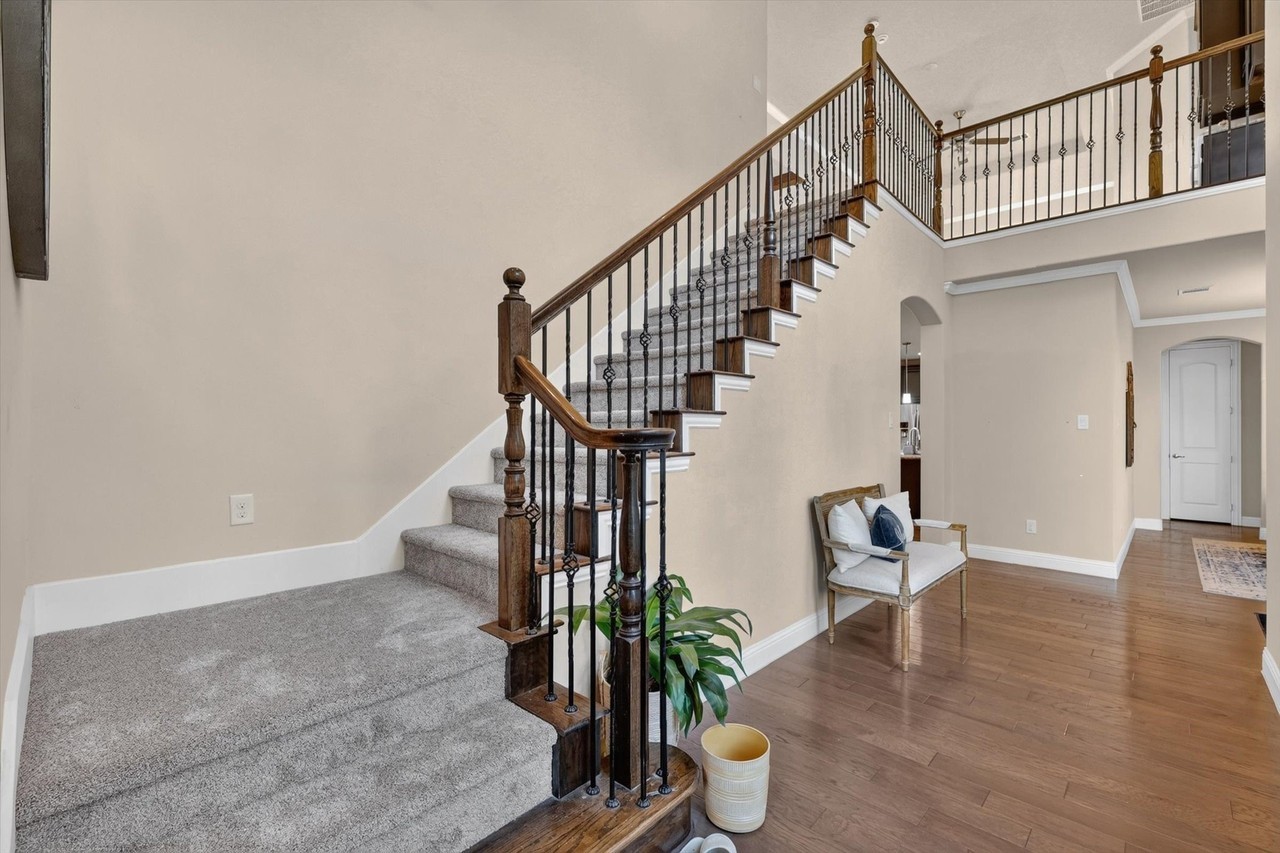 10805 Frost Pl - Photo 4 of 33