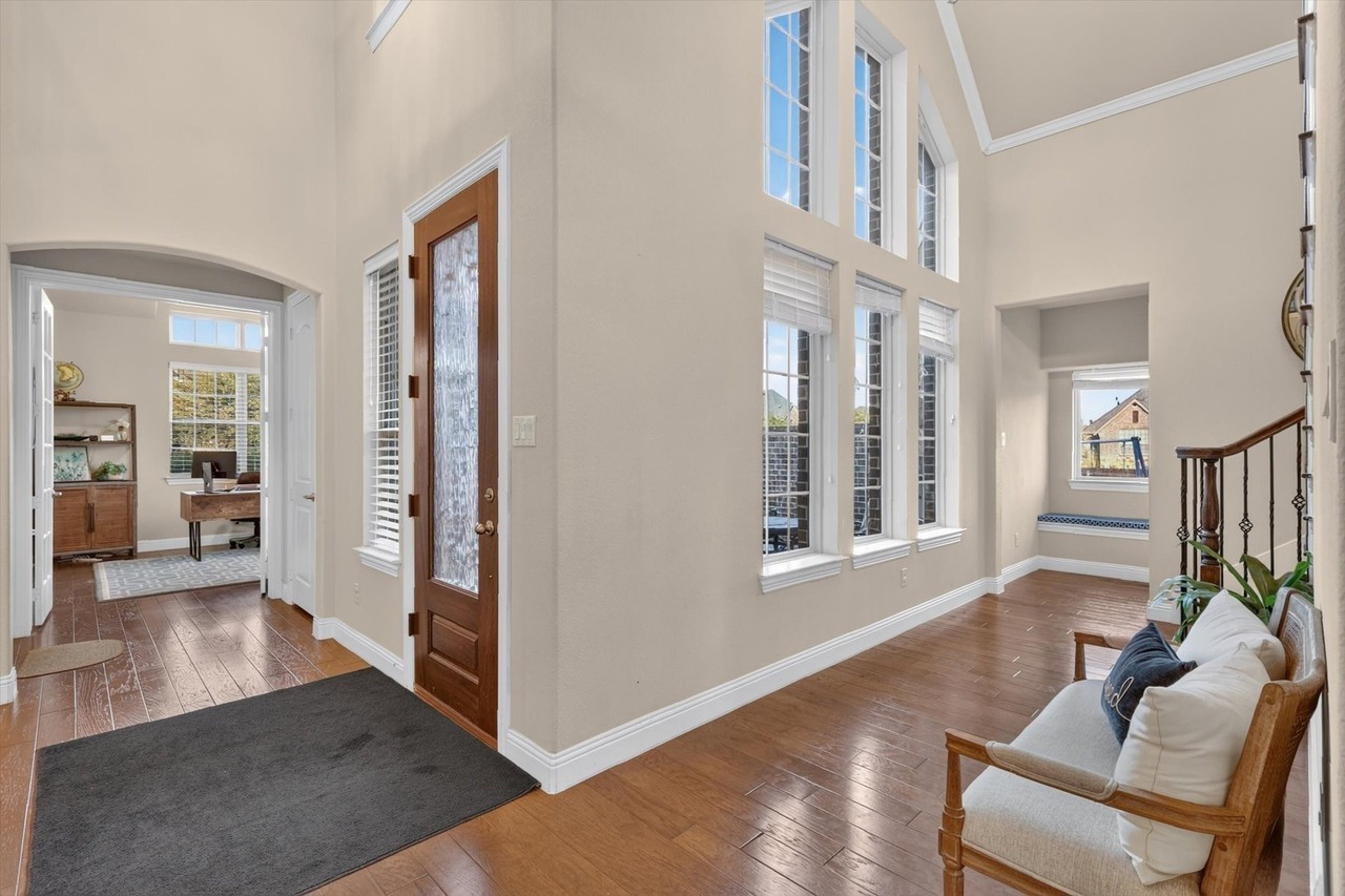 10805 Frost Pl - Photo 7 of 33