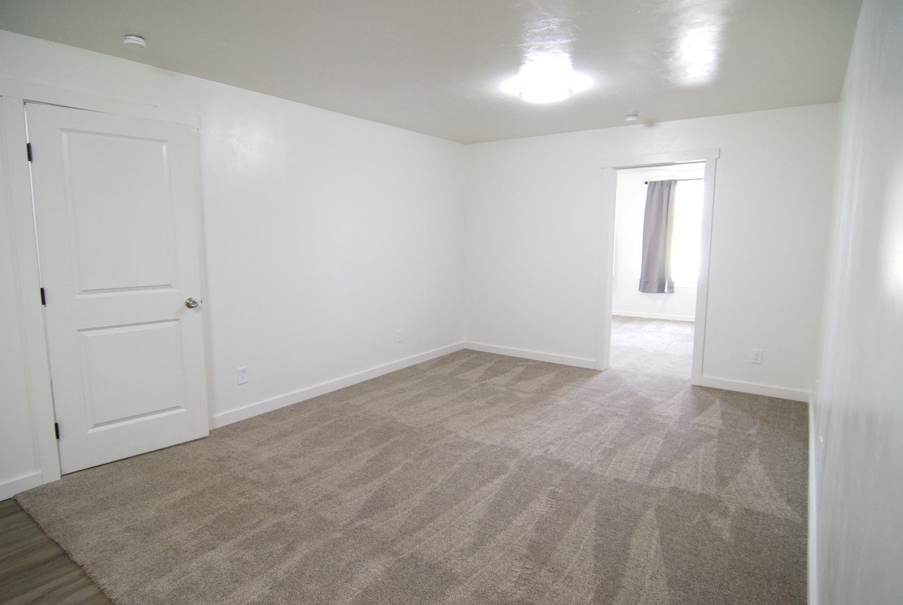 37 W Main St - Photo 2 of 20