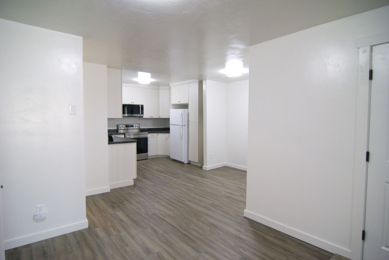37 W Main St - Photo 3 of 20